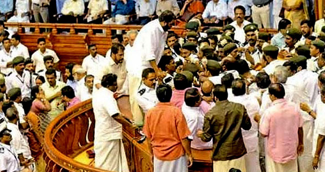 നി​യ​മ​സ​ഭാ കൈ​യാ​ങ്ക​ളി:  വ​നി​താ എം​എ​ൽ​എ​മാ​രെ ആ​ക്ര​മി​ച്ച  കേ​സി​ൽ പ്ര​ത്യേ​ക എ​ഫ്ഐ​ആ​ർ