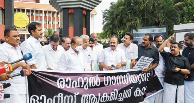 പോർവിളി, സ്തംഭനം; നിയമസഭയിൽ ഭരണ-പ്രതിപക്ഷ ഏറ്റുമുട്ടൽ