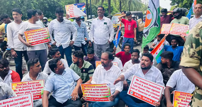 ഒഡീഷ ഗവർണറുടെ മകൻ ഉദ്യോഗസ്ഥനെ കൈയേറ്റം ചെയ്ത സംഭവത്തിൽ നടപടി വേണമെന്നു പ്രതിപക്ഷം