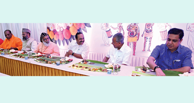 മു​ഖ്യ​മ​ന്ത്രി ഓ​ണ​സം​ഗ​മം സം​ഘ​ടി​പ്പി​ച്ചു