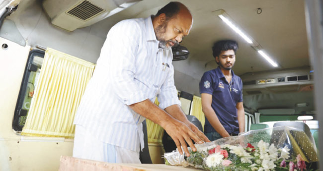 കെ​നി​യ​യിലെ അപ​ക​ട​ത്തി​ല്‍ മ​രി​ച്ച  മ​ല​യാ​ളി​ക​ളു​ടെ മൃ​ത​ദേ​ഹം നാ​ട്ടി​ലെ​ത്തി​ച്ചു
