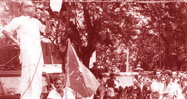 പാടത്തു വേല, വരമ്പത്ത് കൂലി; കാവലാളായി  വിഎസ്