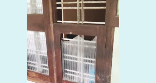 പാ​ട്യ​ത്ത് റോ​ഡി​ൽ ബോം​ബ് സ്ഫോ​ട​നം;  ര​ണ്ടു വീ​ടു​ക​ൾ​ക്ക് കേ​ടു​പാ​ട്