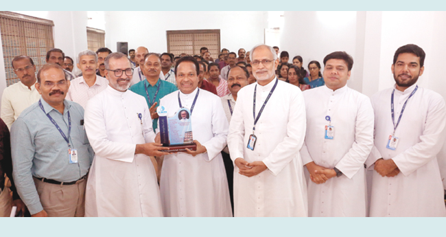 ഫാ. മാത്യു പടിഞ്ഞാറേക്കുറ്റിന്  യാത്രയയപ്പ് നല്‍കി
