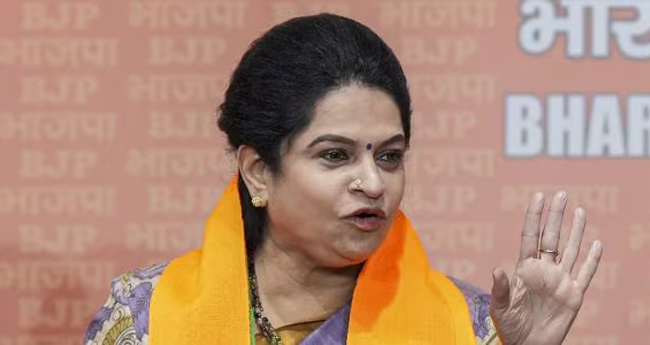 മു​ര​ളീ​ധ​ര​ൻ സ്വ​ന്തം താ​ത്പ​ര്യ​പ്ര​കാ​രം  പാ​ല​ക്കാ​ട്ട് പ്ര​ചാ​ര​ണ​ത്തി​നു വ​രി​ല്ല: പ​ദ്മ​ജ