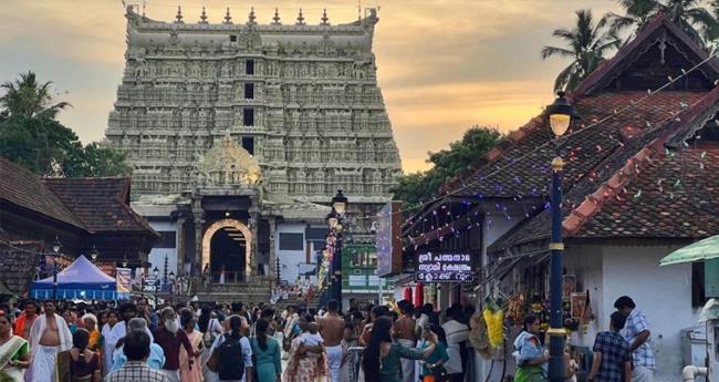 പ​ത്മ​നാ​ഭ​സ്വാ​മി ക്ഷേ​ത്ര​ത്തി​ലെ ബി ​നി​ല​വ​റ തു​റ​ക്ക​ൽ; ച​ർ​ച്ച വീ​ണ്ടും തു​ട​ങ്ങി
