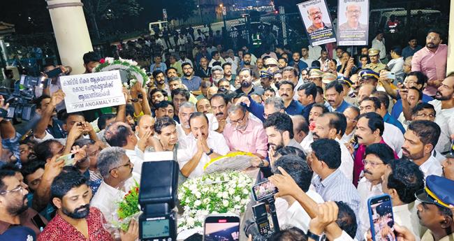 നീ​രാ​ഞ്ജ​നം വീ​ട് ശോ​ക​മൂ​കം; അ​പ്പൂ​പ്പ​നെ ഓ​ര്‍​ത്ത് തേ​ങ്ങി കൊ​ച്ചു​മ​ക്ക​ള്‍