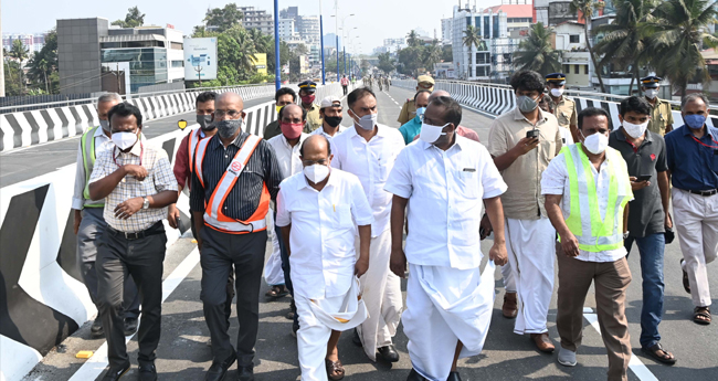 പാ​ലാ​രി​വ​ട്ടം പാ​ലം തു​റ​ന്നു