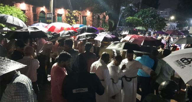 പാ​ള​യം സി​എ​സ്ഐ ച​ർ​ച്ചി​ൽ സം​ഘ​ർ​ഷം; ബി​ഷ​പ്പി​ന്‍റെ ചു​മ​ത​ല വ​ഹി​ക്കു​ന്ന വൈ​ദി​ക​നെ ത​ട​ഞ്ഞു