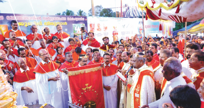 പള്ളിപ്പുറം പള്ളിയിൽ തി​രു​നാ​ളി​ന് കൊ​ടി​യേ​റി