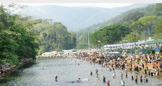 യു​ഡി​എ​ഫ് പ്ര​തി​നി​ധി സം​ഘം പ​മ്പ​യി​ലേ​ക്ക്