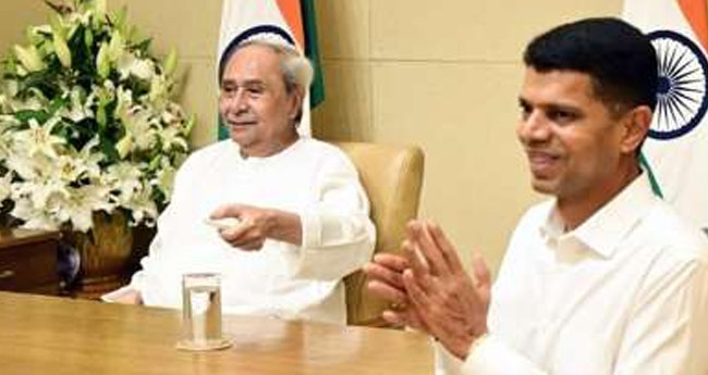 ഒഡീഷയിലെ മുൻ  ഐഎഎസ് ഓഫീസർ  ബിജെഡിയിൽ ചേർന്നു