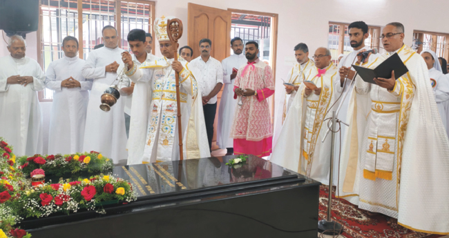 ദൈ​വ​ദാ​സ​ൻ പ​ഞ്ഞി​ക്കാ​ര​ന​ച്ച​ൻ ജീ​വ​കാ​രു​ണ്യ​ത്തി​ന്‍റെ സാ​ക്ഷ്യം: മാ​ർ മ​ഠ​ത്തി​ക്ക​ണ്ട​ത്തി​ൽ