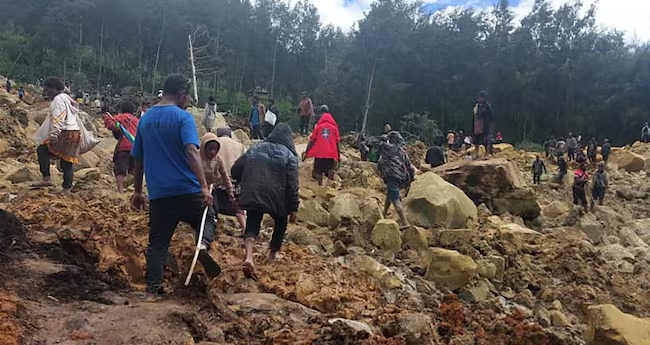 പാ​പ്പു​വ ന്യൂ​ഗി​നി​യ​ മ​ണ്ണി​ടി​ച്ചി​ലി​ൽ:  2,000 പേ​ർ ജീ​വ​നോ​ടെ  മ​ണ്ണി​ന​ടി​യി​ൽപ്പെട്ടു