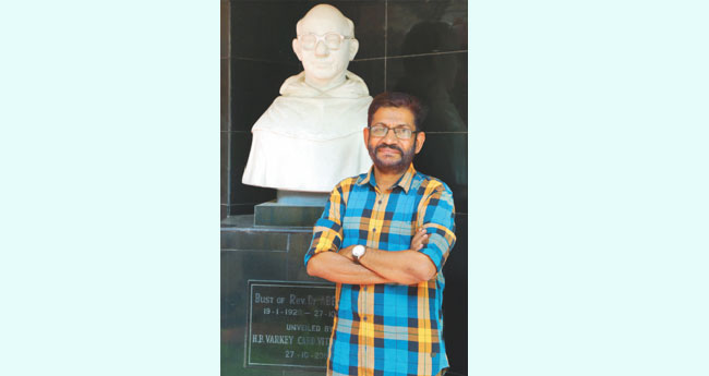 നാ​ലു പ​തി​റ്റാ​ണ്ടി​ന്‍റെ പെ​രു​മ​യി​ല്‍ ചി​രി​യു​ടെ പ​രേ​ഡ്