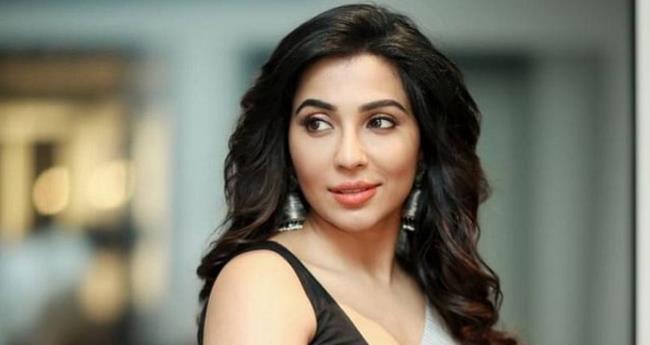 വീ​ട്ടു ജോ​ലി​ക്കാ​ര​നെ മു​റി​യി​ൽ പൂ​ട്ടി​യി​ട്ട് മ​ർ​ദി​ച്ചു; ന​ടി പാ​ർ​വ​തി നാ​യ​ർ​ക്കെ​തി​രേ കേ​സ്