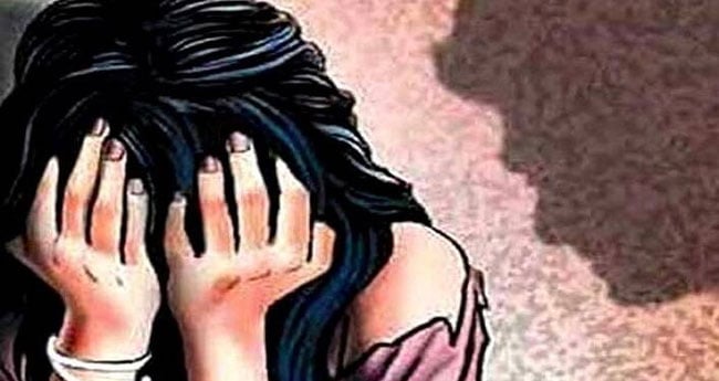 യു​വ​തി​യെ കൂ​ട്ട ബ​ലാ​ൽ​സം​ഗം ചെ​യ്ത കേ​സ്: മൂ​ന്നു​പേ​ർ അ​റ​സ്റ്റി​ൽ