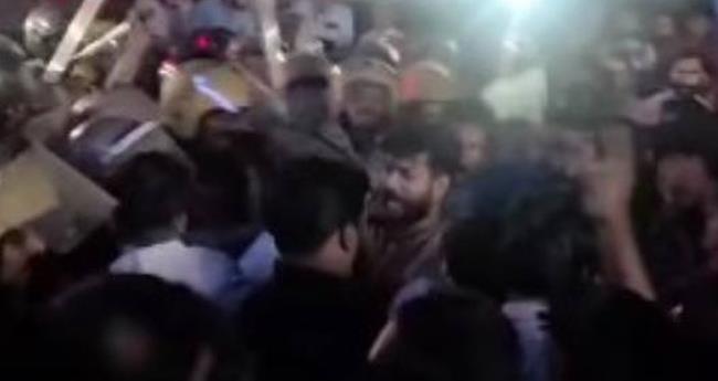 സ്ഫോ​ട​ക വ​സ്തു എ​റി​ഞ്ഞു; പേ​രാ​മ്പ്ര സം​ഘ​ര്‍​ഷ​ത്തി​ൽ  യു​ഡി​എ​ഫ് പ്ര​വ​ർ​ത്ത​ക​ർ​ക്കെ​തി​രെ കേ​സ്
