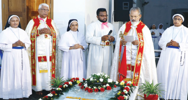 ധ​ന്യ​ൻ മാ​ർ കു​ര്യാ​ള​ശേ​രി ആ​ത്മീ​യദ​ർ​ശ​നം പ​ക​ർ​ന്ന  പു​ണ്യാ​ചാ​ര്യ​ൻ: മാ​ർ പെ​രു​ന്തോ​ട്ടം