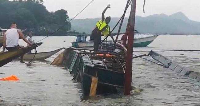 ഫി​ലി​പ്പീ​ൻ​സി​ൽ അ​തി​ശ​ക്ത​മാ​യ കാ​റ്റ് വീ​ശി ബോ​ട്ട് മ​റി​ഞ്ഞ് 21 പേ​ർ മ​രി​ച്ചു