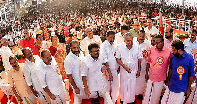 ശ​ബ​രി​മ​ല​യെ വി​വാ​ദ​മാ​ക്കാ​ൻ സം​ഘ​പ​രി​വാ​ർ ശ്ര​മം: പി​ണ​റാ​യി വി​ജ​യ​ൻ
