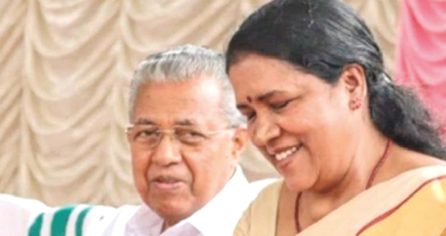 വി​വാ​ഹവാ​ർ​ഷി​കം ആ​ഘോ​ഷി​ച്ച് പി​ണ​റാ​യി​യും ഭാ​ര്യ​യും