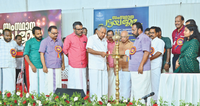 ന​വം​ബ​ർ ഒ​ന്നോ​ടെ കേ​ര​ളം  അ​തി​ദ​രി​ദ്ര​രി​ല്ലാ​ത്ത നാ​ട്: മു​ഖ്യ​മ​ന്ത്രി