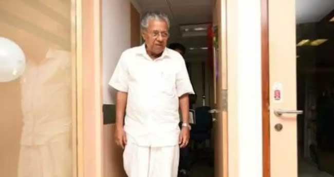 പ​ഹ​ല്‍​ഗാ​മി​ൽ കൊ​ല്ല​പ്പെ​ട്ട രാ​മ​ച​ന്ദ്ര​ന്‍റെ വീ​ട്ടി​ലെ​ത്തി മു​ഖ്യ​മ​ന്ത്രി