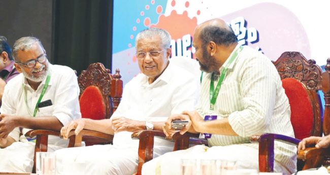 ചെ​ല​വ് വ​ര്‍​ധി​ക്കു​ന്ന​തി​ല്‍ കേ​ന്ദ്ര​ത്തി​നു വ​ലി​യ പ​ങ്ക്: മു​ഖ്യ​മ​ന്ത്രി
