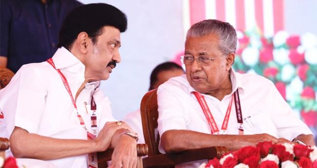 വൈ​ക്കം സ​ത്യ​ഗ്ര​ഹം: ചാ​തു​ർ വ​ർ​ണ്യ​ത്തി​നെ​തി​രാ​യ യു​ദ്ധ​കാ​ഹ​ള​മെ​ന്ന് പി​ണ​റാ​യി; ഇ​ന്ത്യ​ക്ക് വ​ഴി​കാ​ട്ടി​യാ​യ പോ​രാ​ട്ട​മെ​ന്ന് സ്റ്റാ​ലി​ൻ