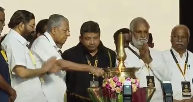 ആ​ഗോ​ള അ​യ്യ​പ്പ​സം​ഗ​മം ഉ​ദ്ഘാ​ട​നം ചെ​യ്ത് മു​ഖ്യ​മ​ന്ത്രി; തി​രി തെ​ളി​യി​ച്ച് ശ​ബ​രി​മ​ല ത​ന്ത്രി