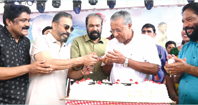 പുകഴ്ത്തിയിട്ടും പുകഴ്ത്തിയിട്ടും മതിയാകുന്നില്ല; പിണറായി സ്തുതി വീണ്ടും