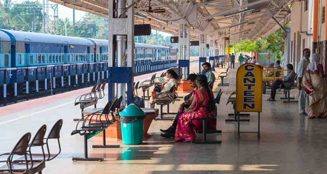 റെ​യി​ൽ​വേ പ്ലാ​റ്റ്ഫോം ടി​ക്ക​റ്റിന് 10 രൂ​പ