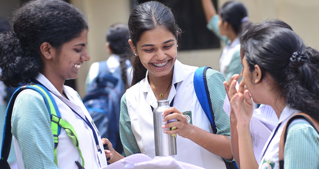 ഹ​യ​ർ സെ​ക്ക​ൻ​ഡ​റി, വൊ​ക്കേ​ഷ​ണ​ൽ ഹയർസെക്കൻഡറി പ​രീ​ക്ഷ​ തുടങ്ങി
