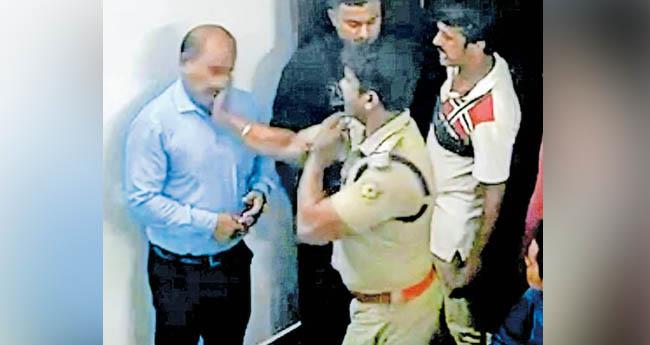 പീ​ച്ചി പോ​ലീ​സ് സ്റ്റേ​ഷ​നി​ലും മ​ർ​ദ​നം; ദൃ​ശ്യ​ങ്ങ​ൾ പു​റ​ത്തു​വി​ട്ട് പ​രാ​തി​ക്കാ​ര​ൻ