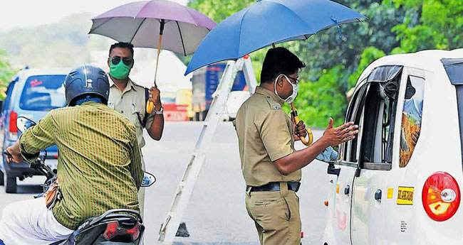 ലോ​ക്ഡൗ​ൺ: ശ​ക്ത​മാ​യ  പ​രി​ശോ​ധ​ന​യു​മാ​യി പോ​ലീ​സ്