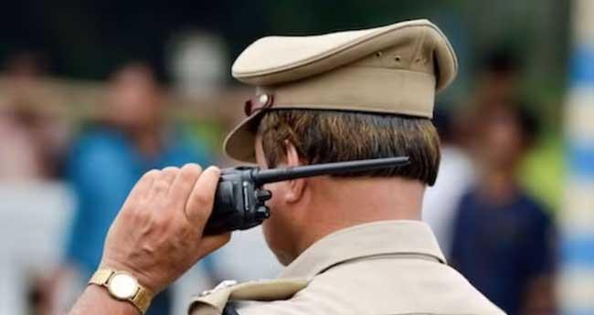 ബാ​ങ്കി​ലെ സ്വ​ർ​ണ​പ​ണ​യ​വു​മാ​യി സി​പി​എം ബ്രാ​ഞ്ച് സെ​ക്ര​ട്ട​റി​യാ​യ ജീ​വ​ന​ക്കാ​ര​ൻ മു​ങ്ങി​യ​താ​യി പ​രാ​തി