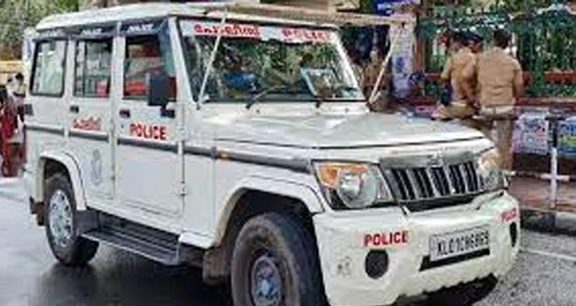 എം​എ​ൽ​എ​യു​ടെ വാ​ഹ​ന​ത്തി​ന് മാ​ര്‍​ഗ​ത​ട​സം: കാ​ര്‍ അ​ടി​ച്ചു​ത​ക​ര്‍​ത്ത കേ​സി​ൽ നാ​ല് പേ​ര്‍ കീ​ഴ​ട​ങ്ങി