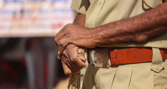 സാ​മ്പ​ത്തി​ക ബാ​ധ്യ​ത; മാ​താ​പി​താ​ക്ക​ളെ​യും ഭാ​ര്യ​യെ​യും കൊ​ല​പ്പെ​ടു​ത്തി യു​വാ​വ് ജീ​വ​നൊ​ടു​ക്കി