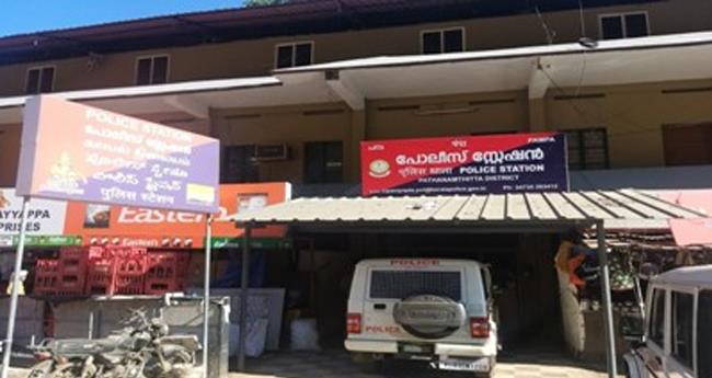 പ​മ്പ​യി​ലെ ക്ലോ​ക്ക് റൂ​മി​ൽ അ​ന​ധി​കൃ​ത പി​രി​വ്; ബി​ജെ​പി നേ​താ​ക്ക​ൾ​ക്കെ​തി​രെ കേ​സ്