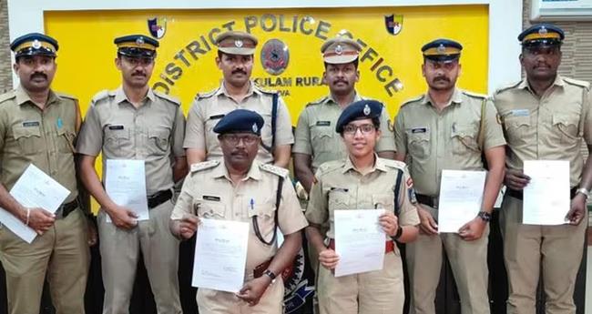 ജീ​വ​ൻ പ​ണ​യംവ​ച്ച് മോ​ഷ്ടാ​ക്ക​ളെ പി​ടി​കൂ​ടി​യ "ആ​ലു​വ സ്‌​ക്വാ​ഡി​ന്' അം​ഗീ​കാ​രം