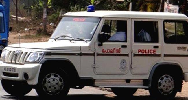 ന​വ​ജാ​ത​ശി​ശു​വി​ന്‍റെ മൃ​ത​ദേ​ഹം തെ​രു​വു​നാ​യ്ക്ക​ൾ ക​ടി​ച്ചു കീ​റി