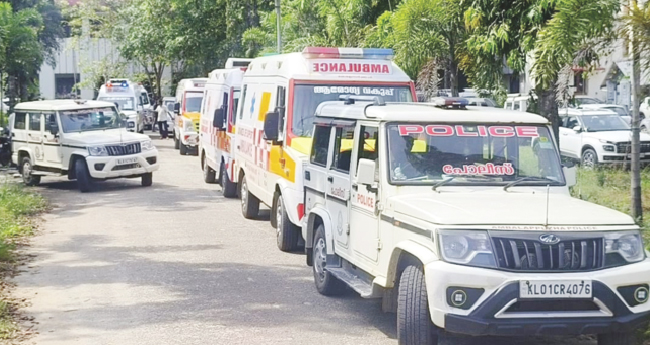 മൃതദേഹങ്ങൾ യാത്രയാക്കിയത്  പോലീസ് അകമ്പടിയോടെ