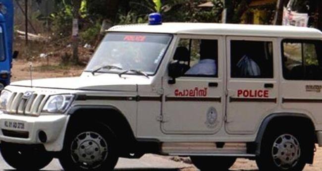 ബ​സി​നു​ള്ളി​ൽ അ​പ​മ​ര്യാ​ദ​യാ​യി പെ​രു​മാ​റി​യ ആ​ളെ യു​വ​തി ഓ​ടി​ച്ചി​ട്ട് ത​ല്ലി