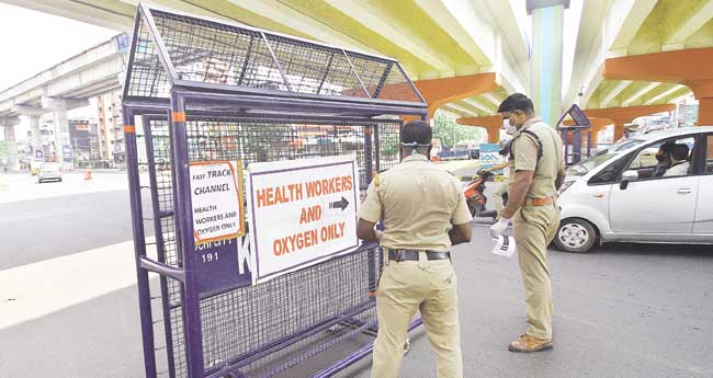 അടച്ചിടൽ ഒരാഴ്ചകൂടി ; തി​​​രു​​​വ​​​ന​​​ന്ത​​​പു​​​രം, എ​​​റ​​​ണാ​​​കു​​​ളം, തൃ​​​ശൂ​​​ർ, മ​​​ല​​​പ്പു​​​റം ജില്ലകളിൽ ട്രി​​​പ്പി​​​ൾ ലോ​​​ക്ഡൗ​​​ണ്‍