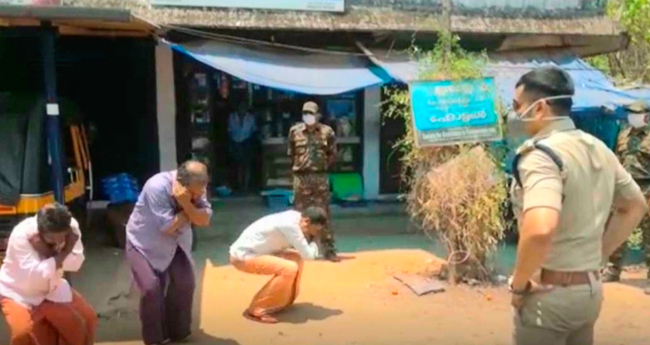 റോഡിൽ ഇ​റ​ങ്ങി​യ​തിന്  ഏ​ത്ത​മി​ടീപ്പിച്ച് പോലീസ്