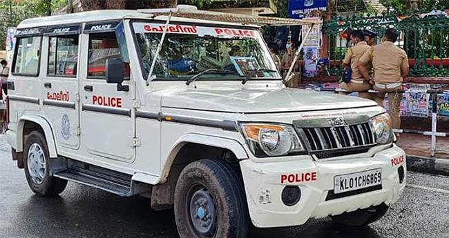 ആ​ശ വ​ർ​ക്ക​റു​ടെ വീ​ടി​ന് തീ​പി​ടി​ച്ച സം​ഭ​വം; പോ​ലീ​സ് ഉ​ദ്യോ​ഗ​സ്ഥ​ന്‍റെ ഭാ​ര്യ​യ്ക്കെ​തി​രെ കേ​സെ​ടു​ത്തു