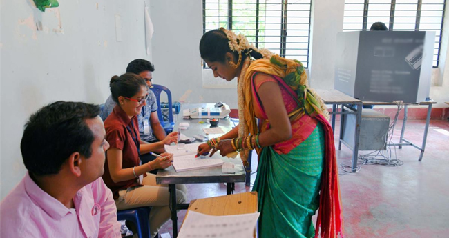 പോ​ളിം​ഗ് ബൂ​ത്തി​ലെ  വീ​ഡി​യോ ദൃ​ശ്യ​ങ്ങ​ളും  വി​വ​രാ​വ​കാ​ശ​ത്തി​ല്‍