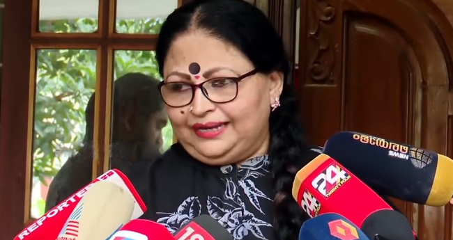 കുക്കു പരമേശ്വരനു  മത്സരിക്കാൻ യോഗ്യതയില്ല:  പൊന്നമ്മ ബാബു
