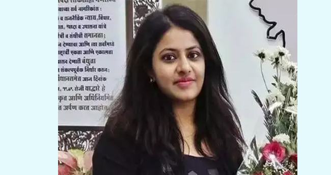 പൂജ ഖേദ്കർ ഡൽഹി പോലീസിന് മുന്നിൽ ഹാജരാകണം: സുപ്രീംകോടതി
